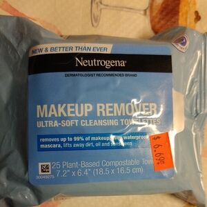 Neutrogena Ultra-Soft Blue Makeup Remover Towelettes